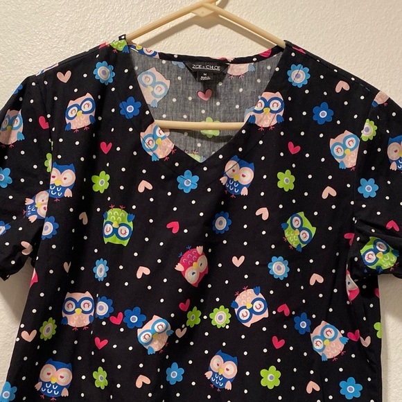 Zoe t Chloe Scrub Top Women’s Size M Cotton Owl Print V-Neck Pullover - Picture 1 of 10
